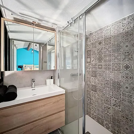 Pavillon Moderne 아그